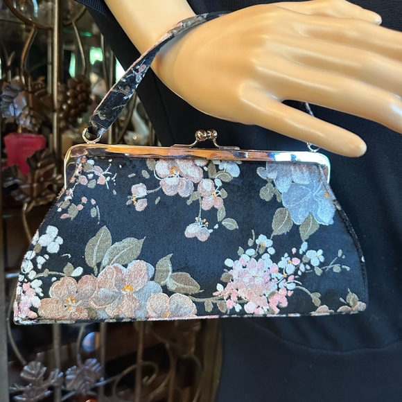 Dolce & Gabbana Evening Velvet Floral Handbag - Picture 9 of 9